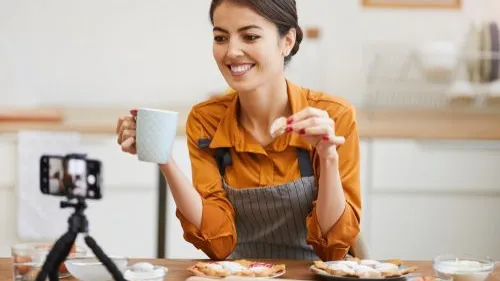 Social Media's Role in Food and Beverage Marketing Social Media's Role in Food and Beverage Marketing